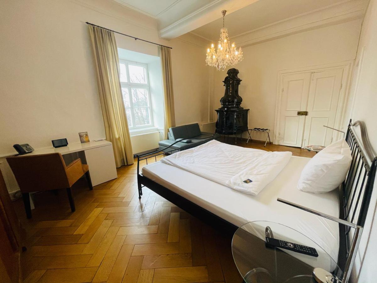ארנסטורף Schlossparkhotel Mariakirchen מראה חיצוני תמונה