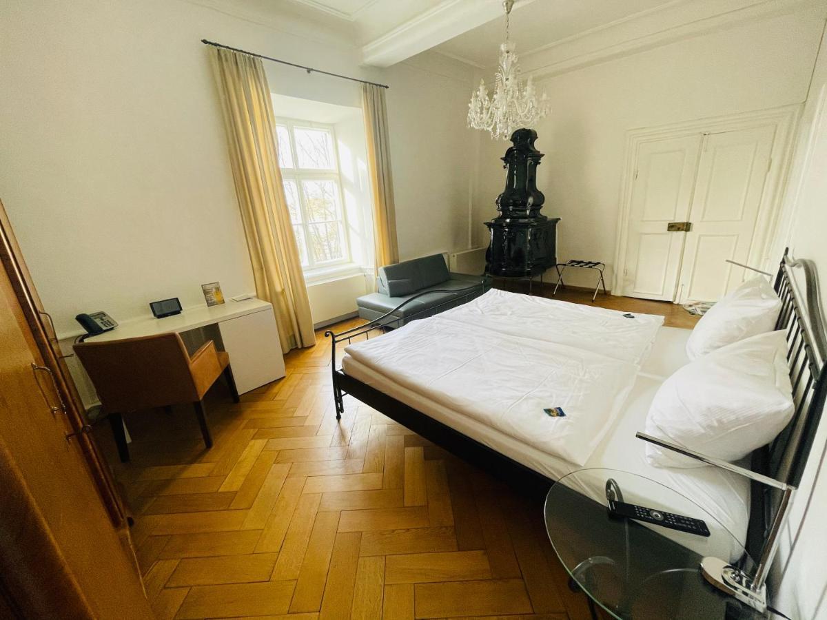 ארנסטורף Schlossparkhotel Mariakirchen מראה חיצוני תמונה