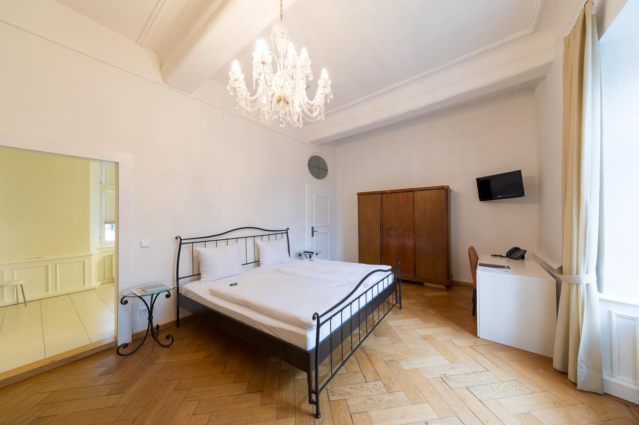 ארנסטורף Schlossparkhotel Mariakirchen מראה חיצוני תמונה