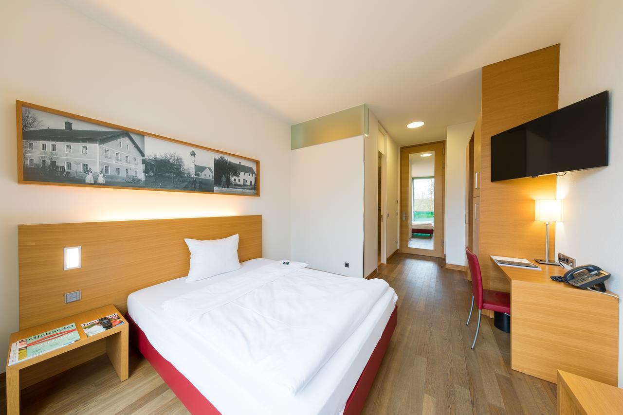 ארנסטורף Schlossparkhotel Mariakirchen מראה חיצוני תמונה