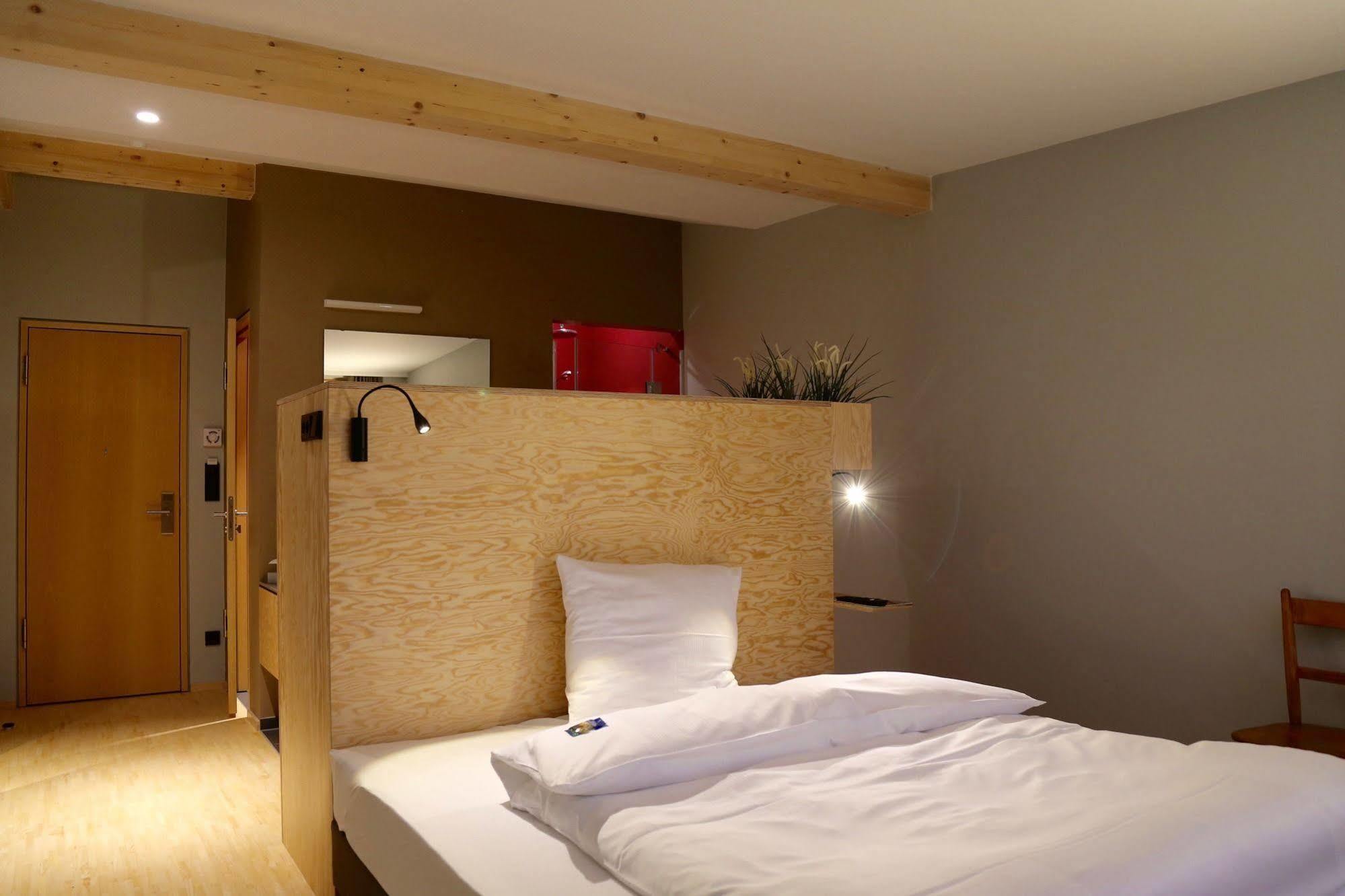 ארנסטורף Schlossparkhotel Mariakirchen מראה חיצוני תמונה